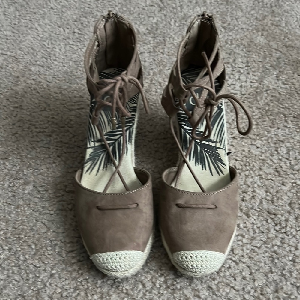 DV by Dolce Vita Tan Tie-Up Wedge Espadrilles